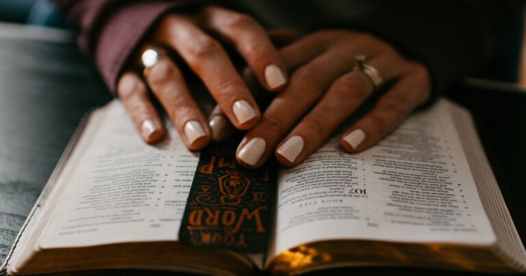 18 Bible Verses on How to Pray Effectively