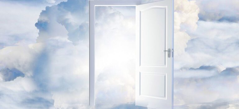 Exploring the Meaning of Doors in Dreams: Unlock the Secrets of the Spiritual Realm